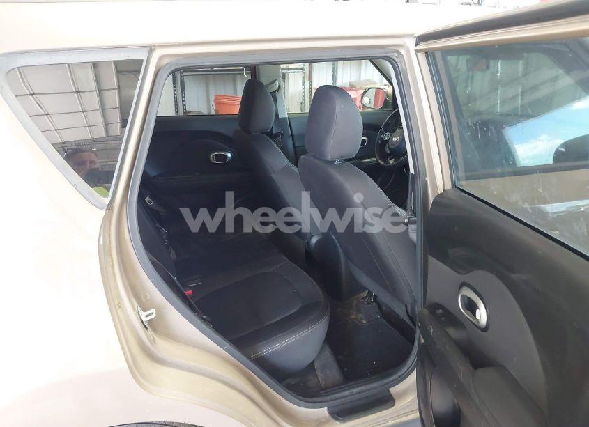 Photo 8 of 2016 Kia Soul (VIN KNDJN2A20G7243987)