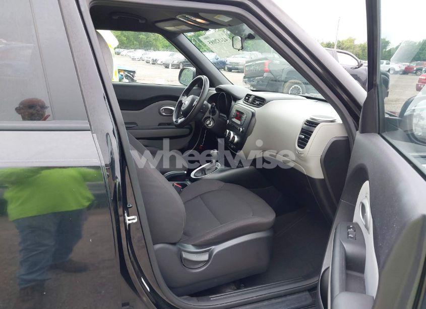 Photo 5 of 2016 Kia Soul (VIN KNDJN2A20G7260966)