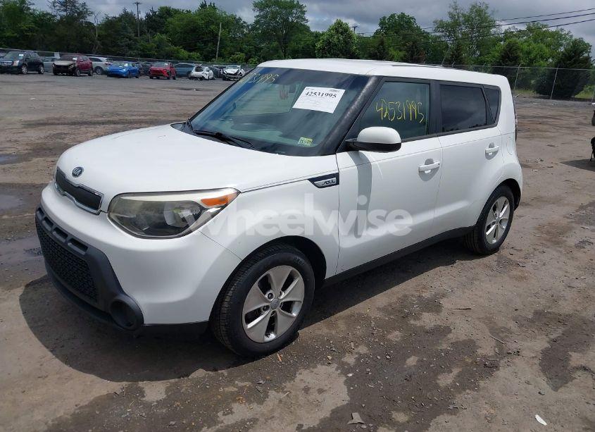 Photo 2 of 2016 Kia Soul (VIN KNDJN2A20G7284751)