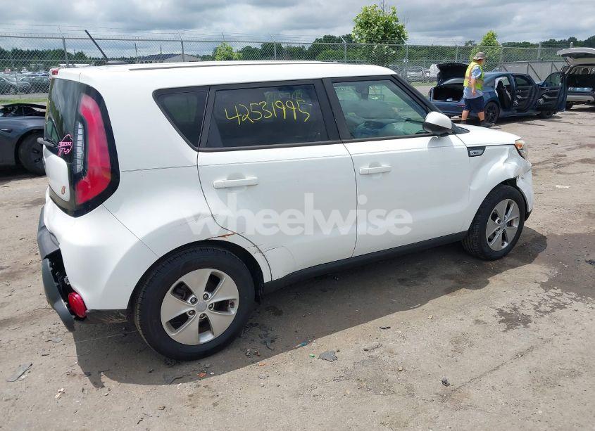 Photo 4 of 2016 Kia Soul (VIN KNDJN2A20G7284751)