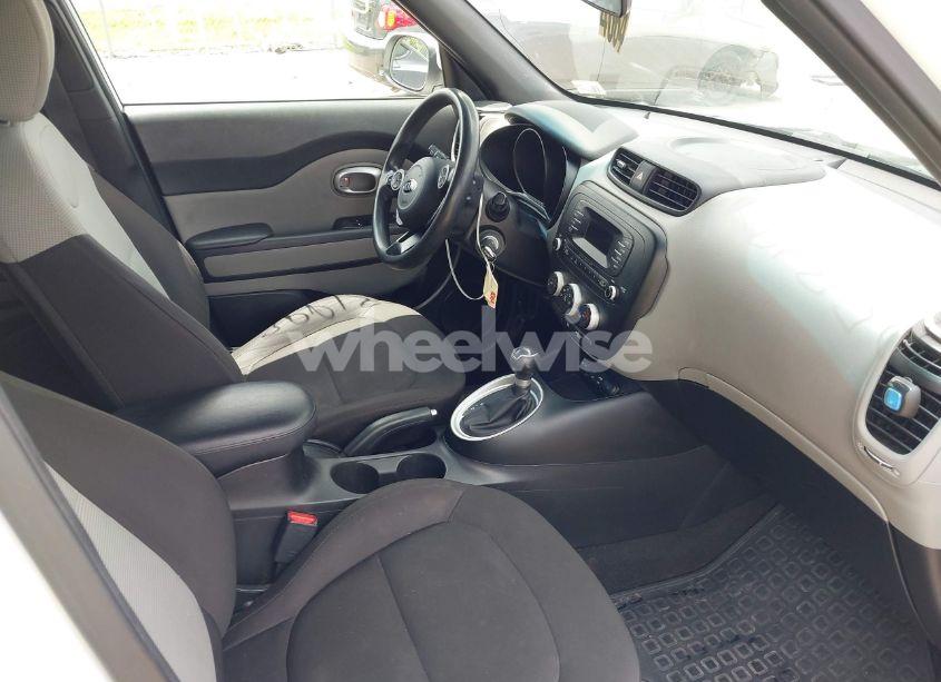 Photo 5 of 2016 Kia Soul (VIN KNDJN2A20G7284751)