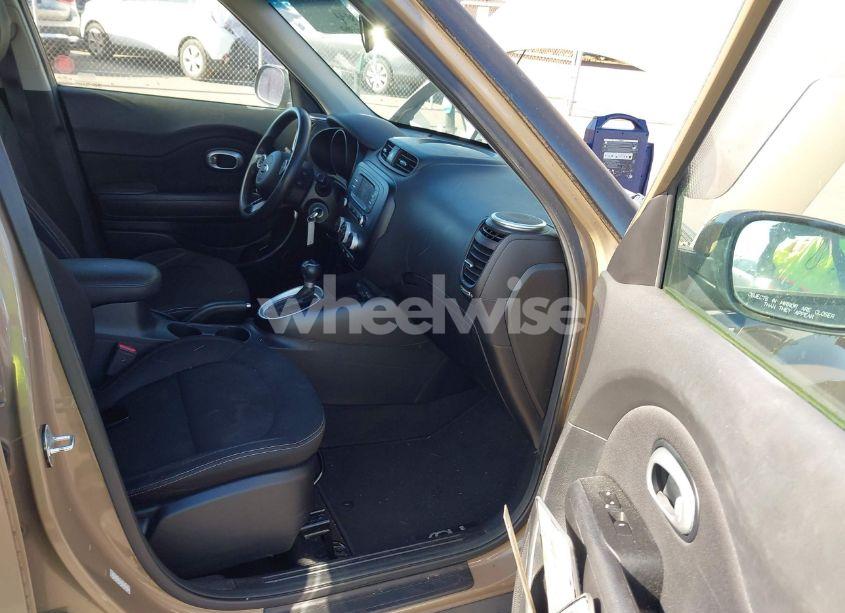 Photo 5 of 2016 Kia Soul (VIN KNDJN2A20G7331874)