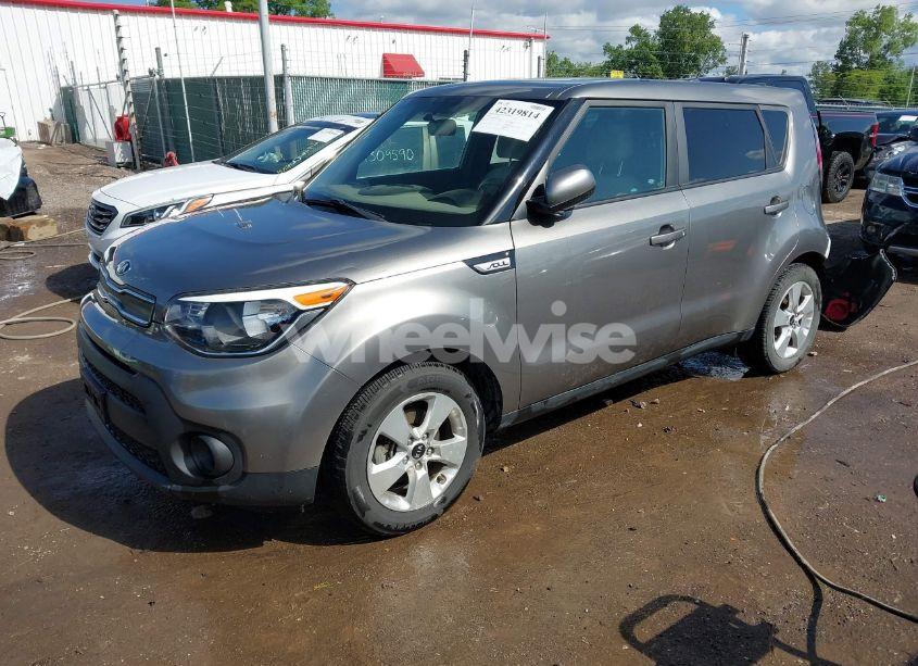 Photo 2 of 2018 Kia Soul (VIN KNDJN2A20J7544041)