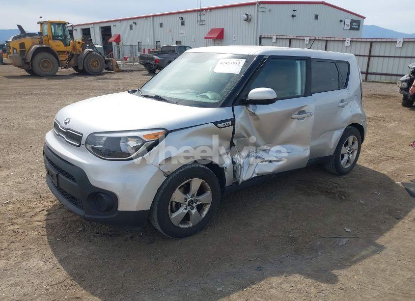 Photo 2 of 2018 Kia Soul (VIN KNDJN2A20J7590114)