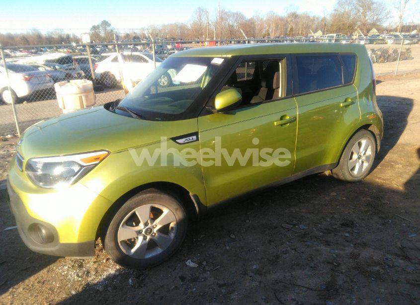 Photo 2 of 2019 Kia Soul (VIN KNDJN2A20K7915734)