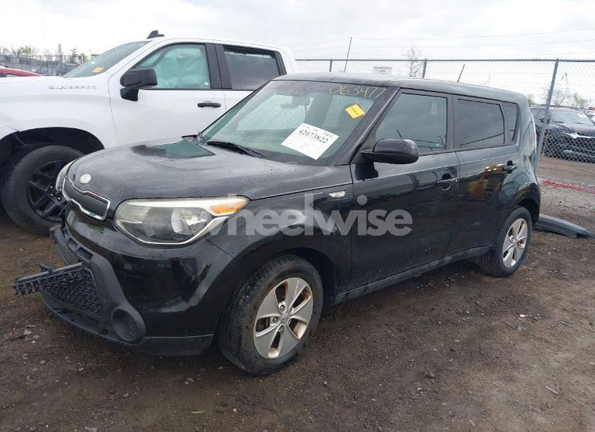 Photo 2 of 2014 Kia Soul (VIN KNDJN2A21E7063477)