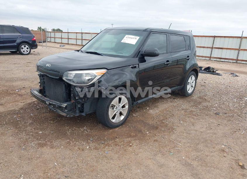 Photo 2 of 2014 Kia Soul (VIN KNDJN2A21E7069943)