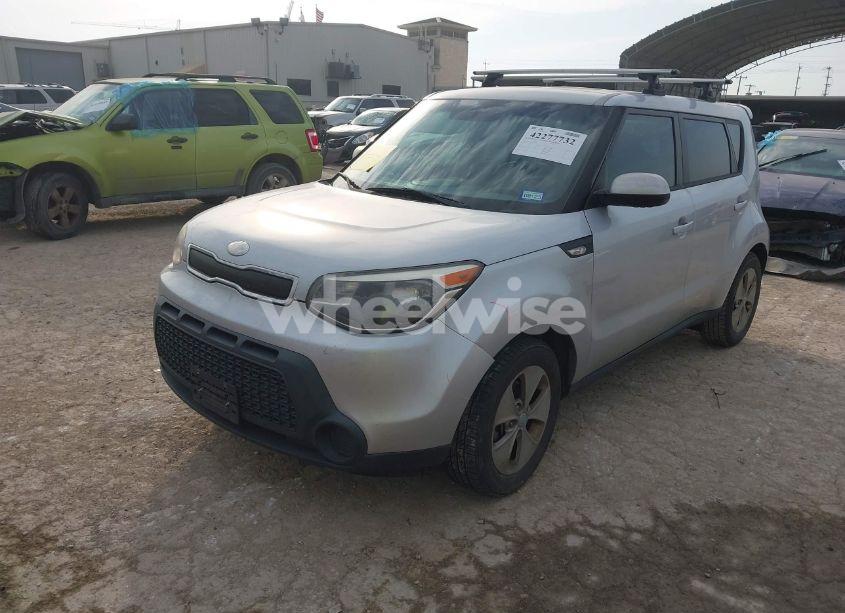 Photo 2 of 2014 Kia Soul (VIN KNDJN2A21E7727292)