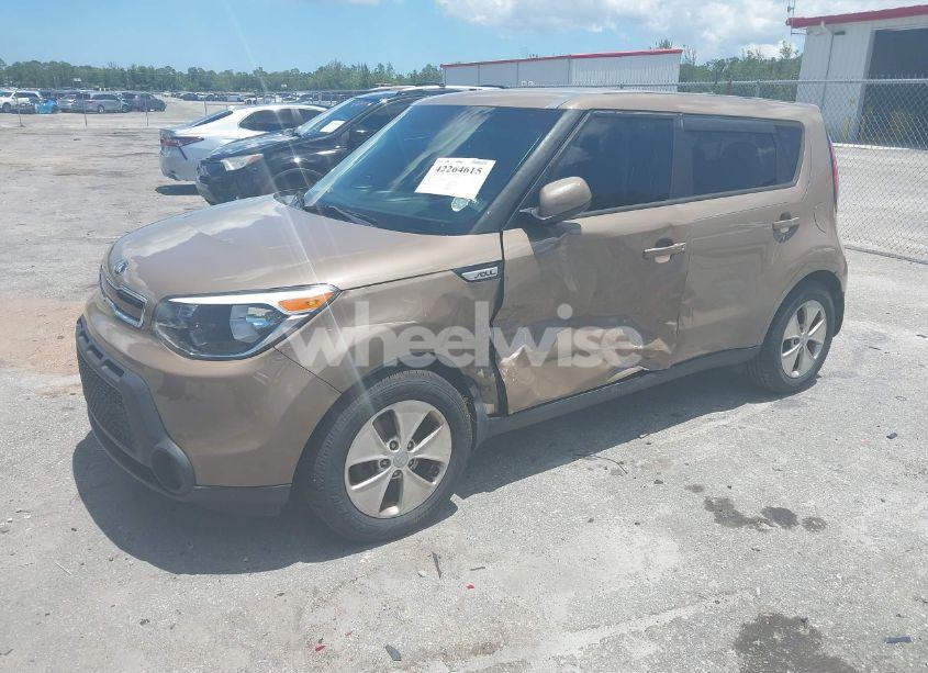 Photo 2 of 2015 Kia Soul (VIN KNDJN2A21F7130905)