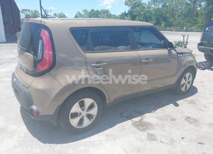 Photo 4 of 2015 Kia Soul (VIN KNDJN2A21F7130905)