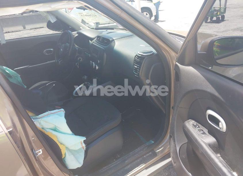 Photo 5 of 2015 Kia Soul (VIN KNDJN2A21F7130905)