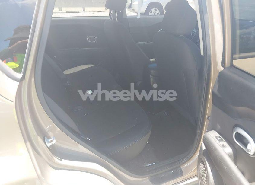 Photo 8 of 2015 Kia Soul (VIN KNDJN2A21F7130905)