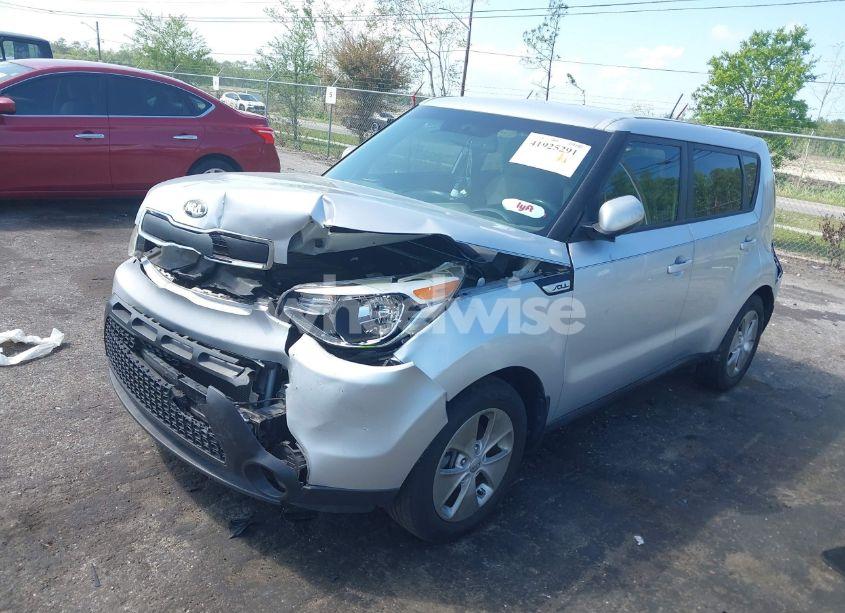 Photo 2 of 2015 Kia Soul (VIN KNDJN2A21F7752906)