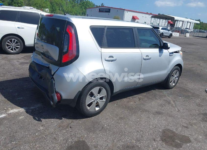Photo 4 of 2015 Kia Soul (VIN KNDJN2A21F7752906)