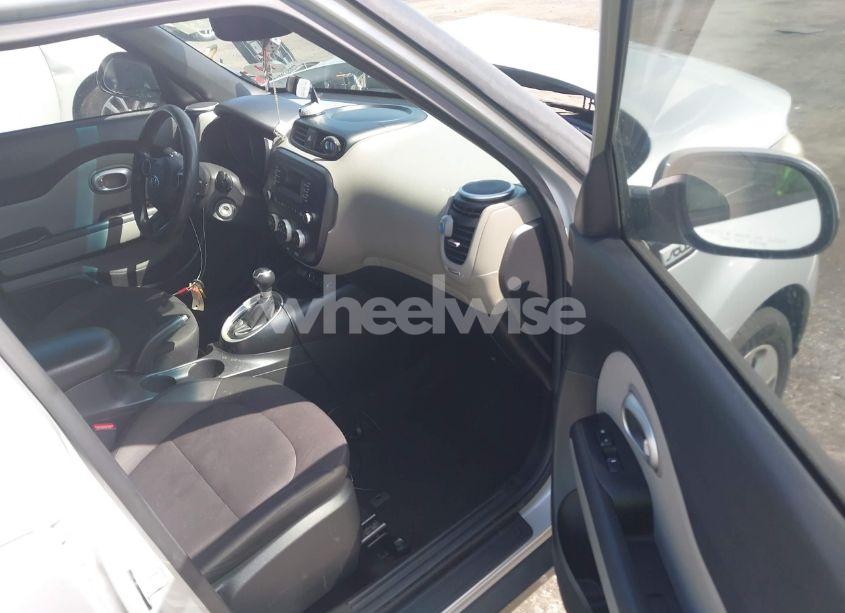 Photo 5 of 2015 Kia Soul (VIN KNDJN2A21F7752906)