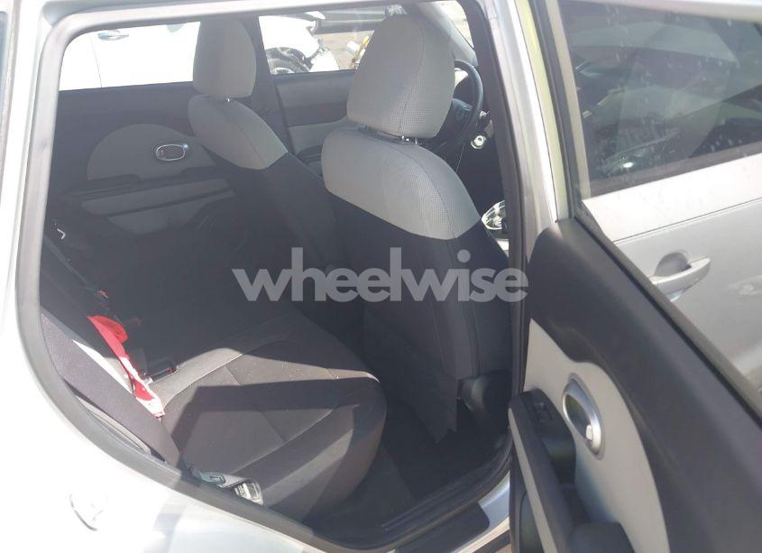 Photo 8 of 2015 Kia Soul (VIN KNDJN2A21F7752906)