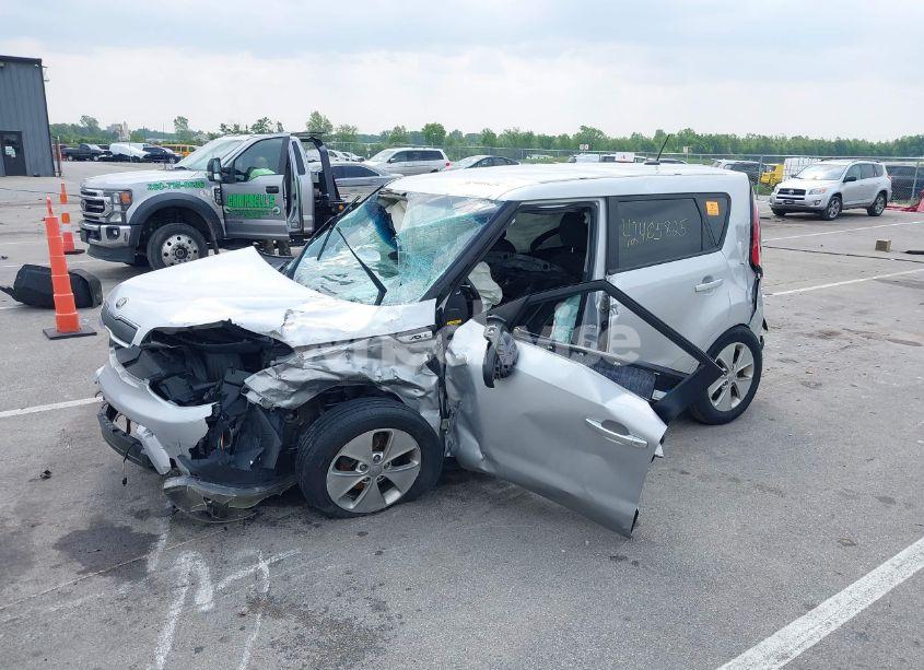 Photo 2 of 2015 Kia Soul (VIN KNDJN2A21F7803305)