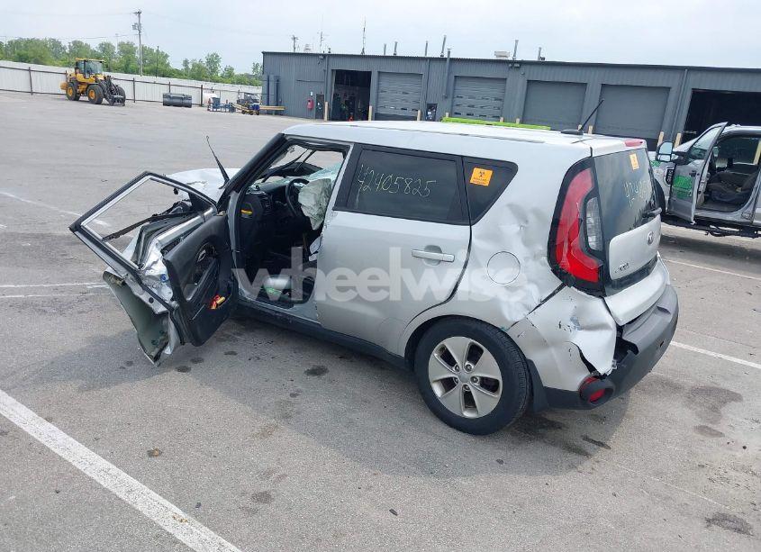 Photo 3 of 2015 Kia Soul (VIN KNDJN2A21F7803305)