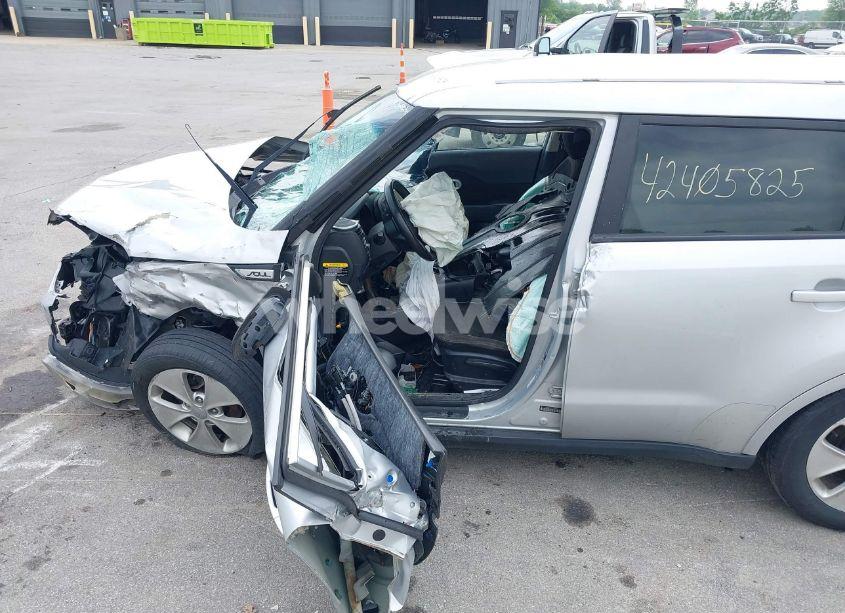 Photo 6 of 2015 Kia Soul (VIN KNDJN2A21F7803305)