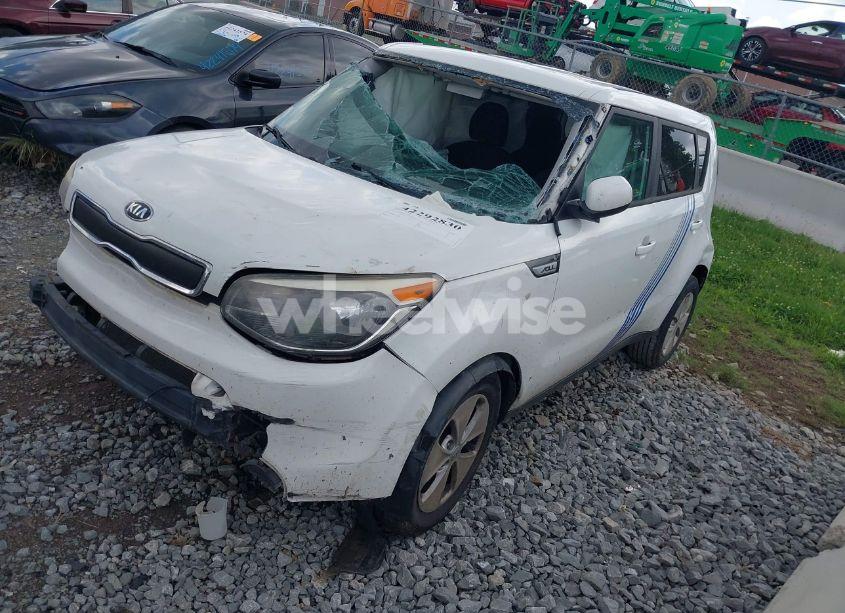 Photo 2 of 2016 Kia Soul (VIN KNDJN2A21G7289568)