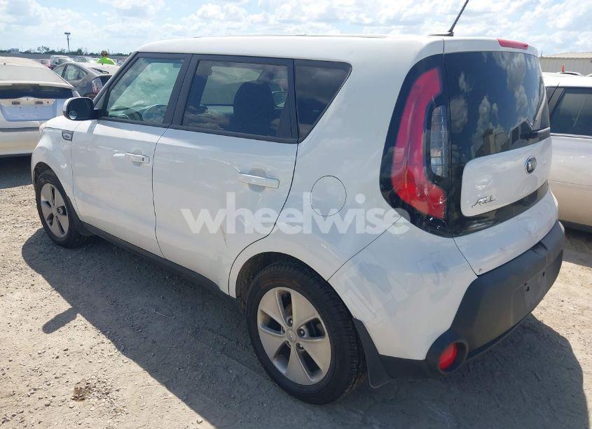 Photo 3 of 2016 Kia Soul (VIN KNDJN2A21G7296276)