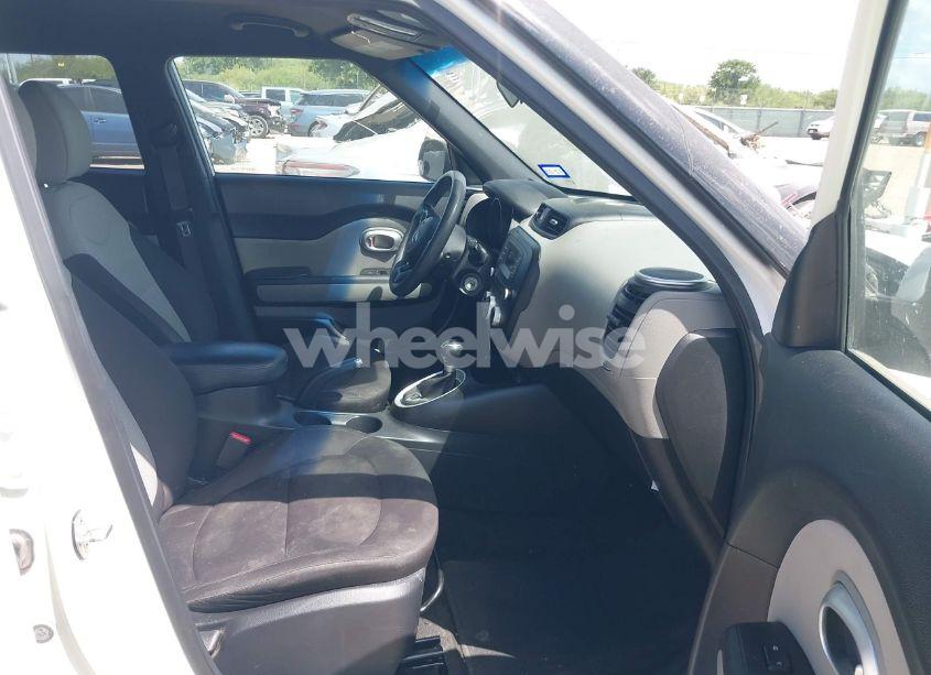 Photo 5 of 2016 Kia Soul (VIN KNDJN2A21G7296276)