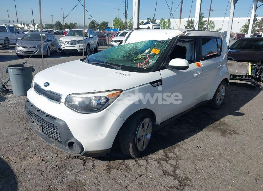 Photo 2 of 2016 Kia Soul (VIN KNDJN2A21G7329924)
