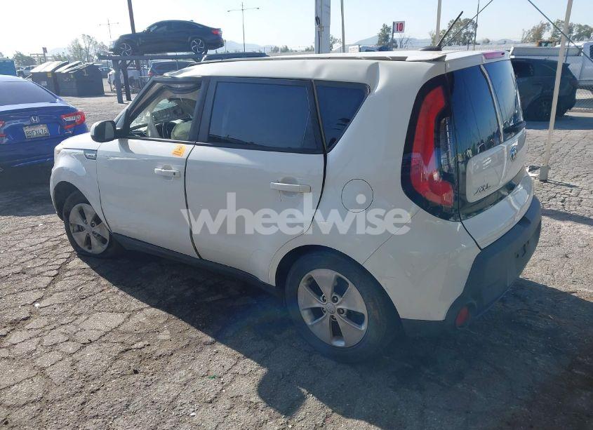 Photo 3 of 2016 Kia Soul (VIN KNDJN2A21G7329924)
