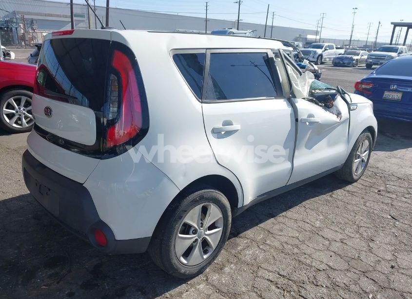 Photo 4 of 2016 Kia Soul (VIN KNDJN2A21G7329924)