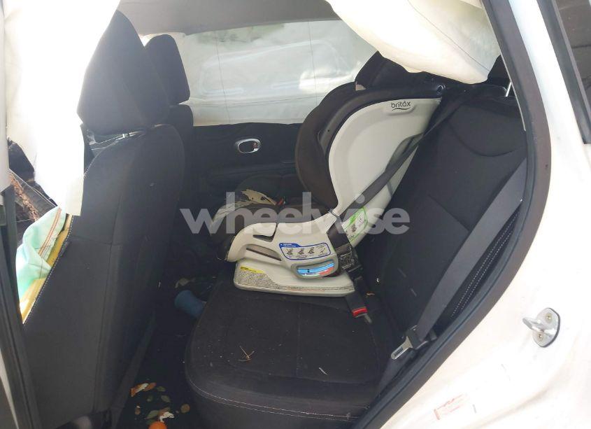 Photo 8 of 2016 Kia Soul (VIN KNDJN2A21G7329924)