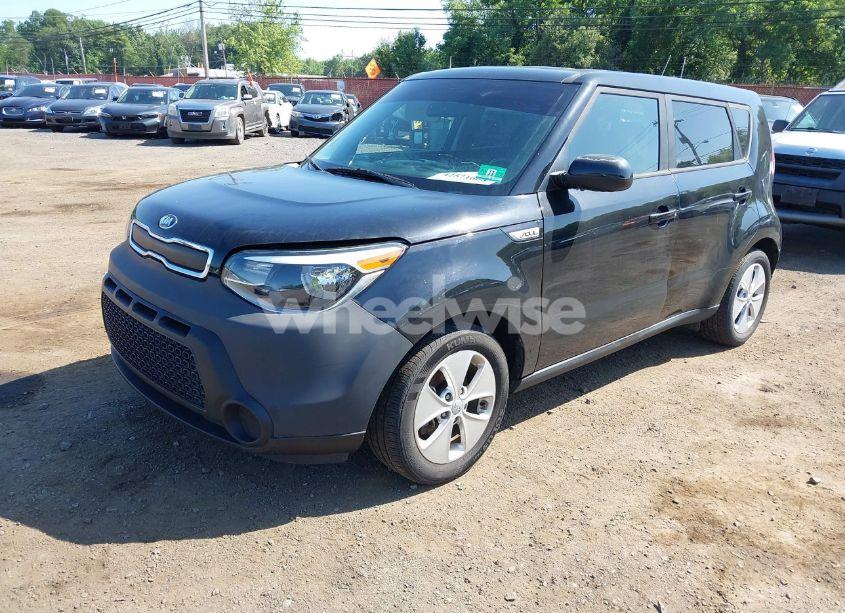 Photo 2 of 2016 Kia Soul (VIN KNDJN2A21G7345248)