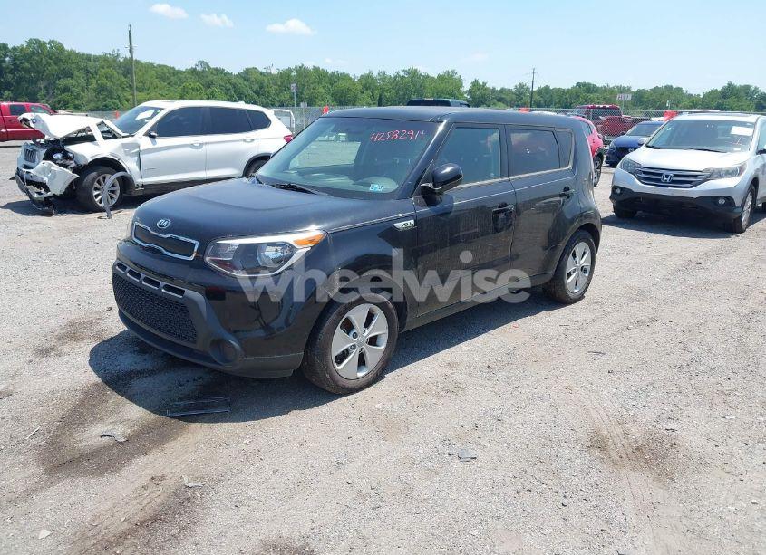 Photo 2 of 2016 Kia Soul (VIN KNDJN2A21G7402662)