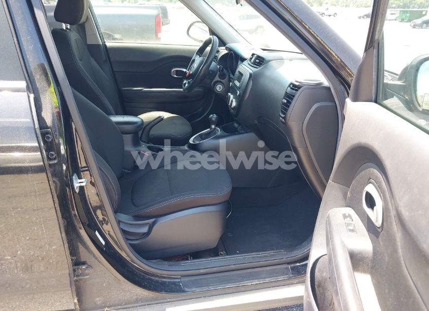 Photo 5 of 2016 Kia Soul (VIN KNDJN2A21G7402662)