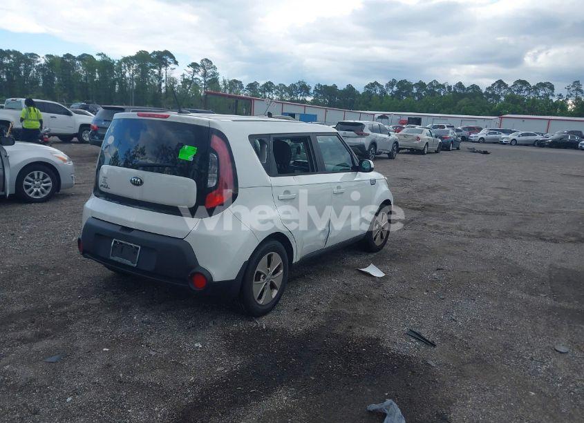 Photo 4 of 2016 Kia Soul (VIN KNDJN2A21G7405562)