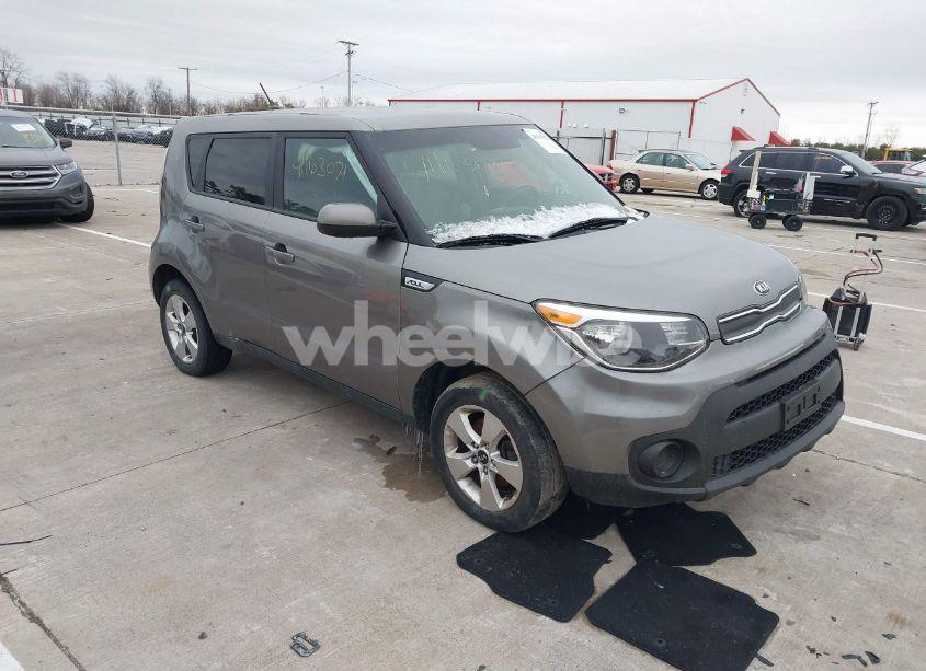 2017 Kia Soul (VIN KNDJN2A21H7423254) main photo