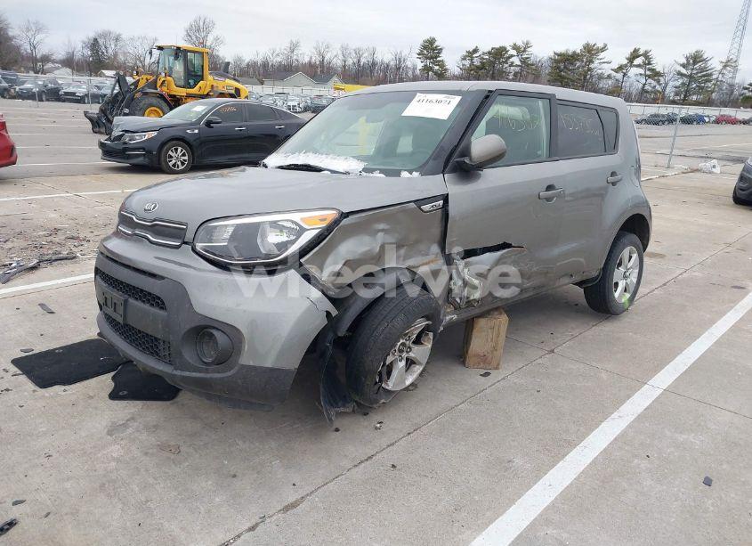 Photo 2 of 2017 Kia Soul (VIN KNDJN2A21H7423254)