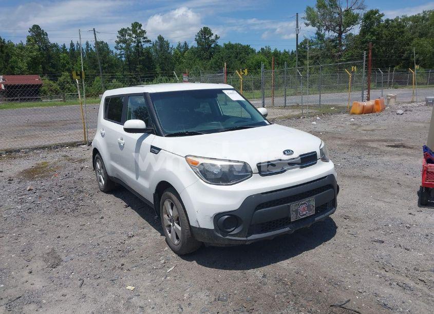 2017 Kia Soul (VIN KNDJN2A21H7484863) main photo
