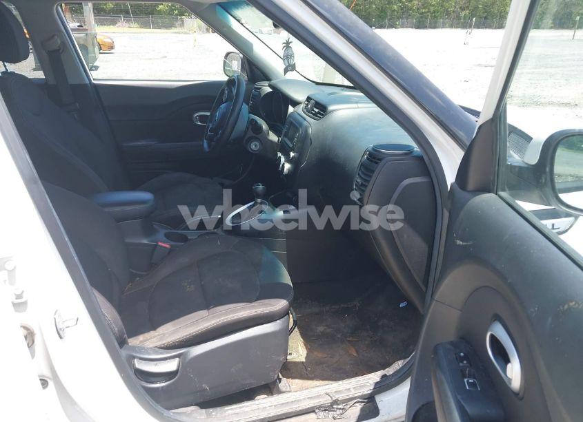 Photo 5 of 2017 Kia Soul (VIN KNDJN2A21H7484863)