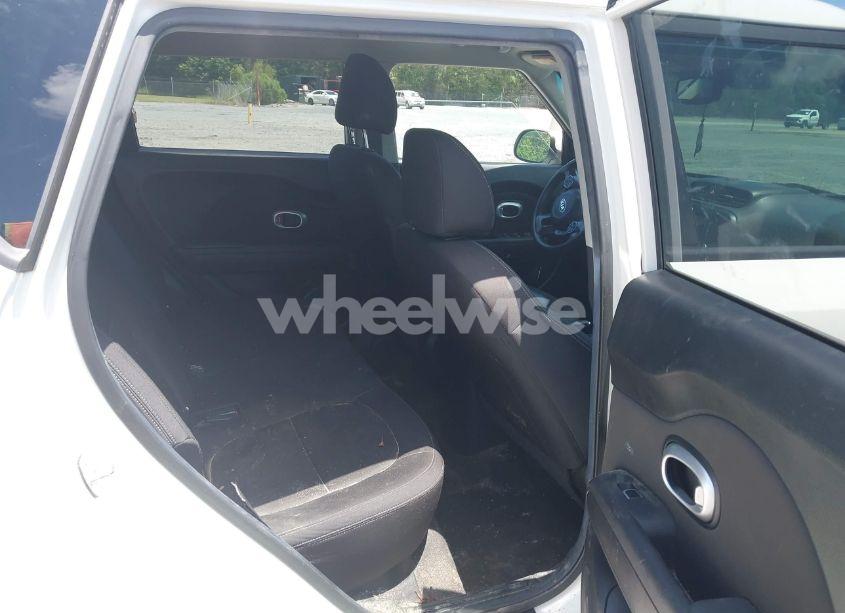 Photo 8 of 2017 Kia Soul (VIN KNDJN2A21H7484863)