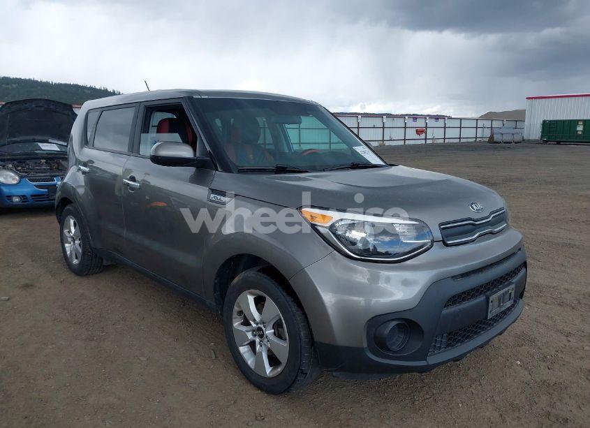 2017 Kia Soul (VIN KNDJN2A21H7485348) main photo