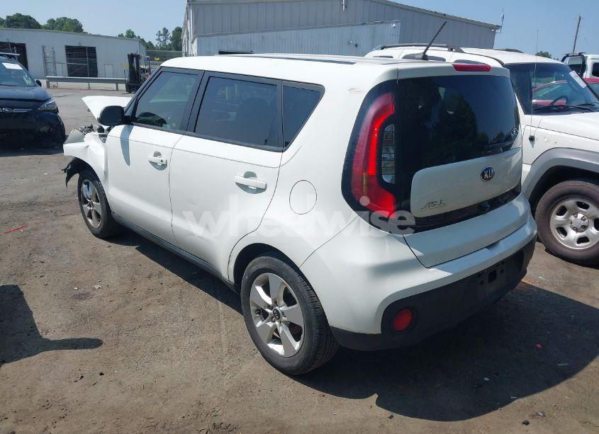 Photo 3 of 2019 Kia Soul (VIN KNDJN2A21K7008670)