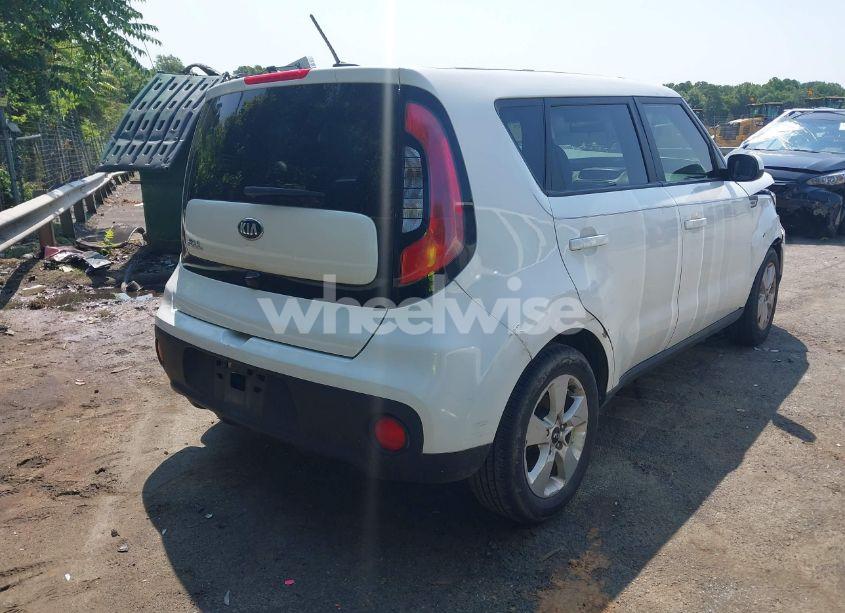 Photo 4 of 2019 Kia Soul (VIN KNDJN2A21K7008670)