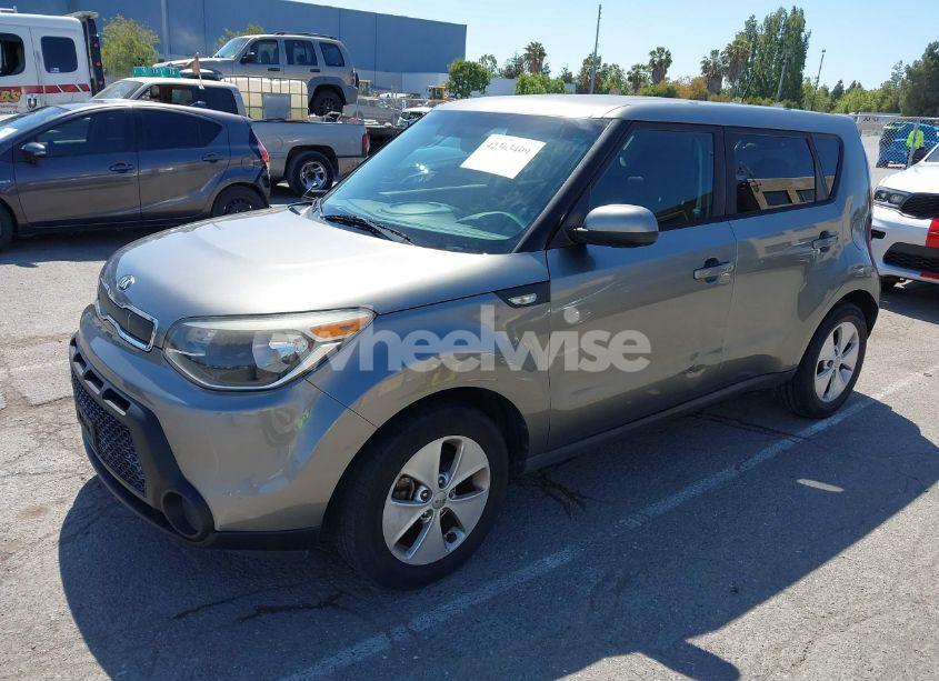 Photo 2 of 2014 Kia Soul (VIN KNDJN2A22E7058174)