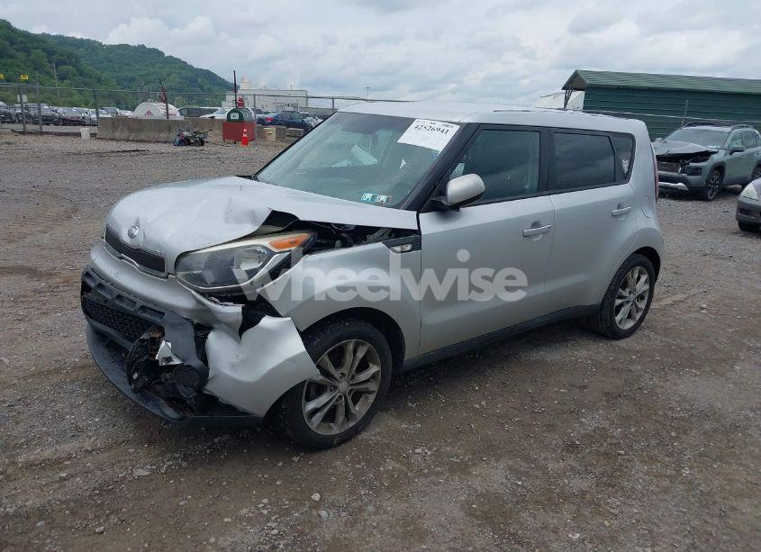 Photo 2 of 2014 Kia Soul (VIN KNDJN2A22E7703518)
