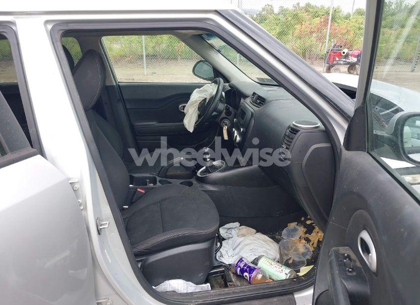 Photo 5 of 2014 Kia Soul (VIN KNDJN2A22E7703518)