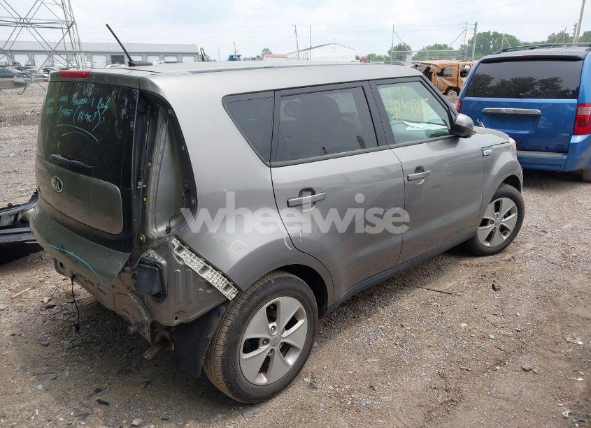 Photo 4 of 2015 Kia Soul (VIN KNDJN2A22F7124160)