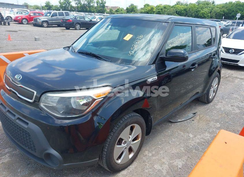 Photo 2 of 2015 Kia Soul (VIN KNDJN2A22F7782786)