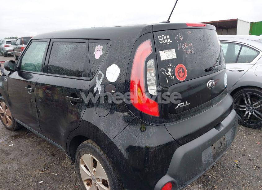 Photo 3 of 2015 Kia Soul (VIN KNDJN2A22F7809601)