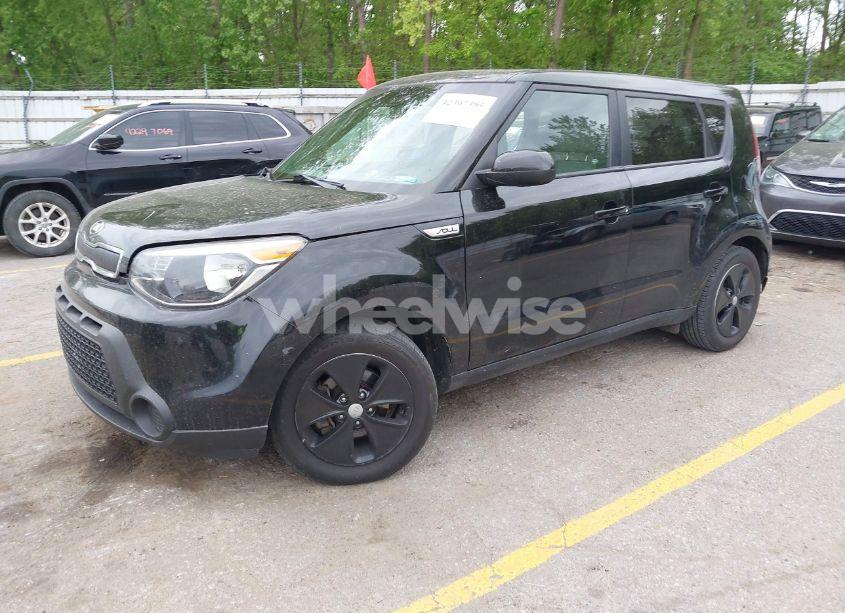 Photo 2 of 2016 Kia Soul (VIN KNDJN2A22G7258233)