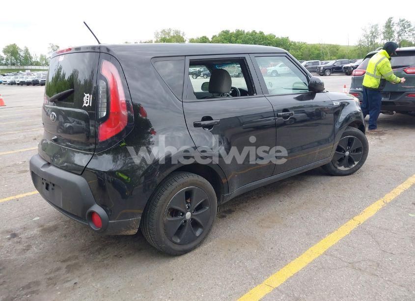 Photo 4 of 2016 Kia Soul (VIN KNDJN2A22G7258233)